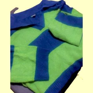 Xl women crop top sweatshirt navy blue and green color pattern. Rubbed cuffs.